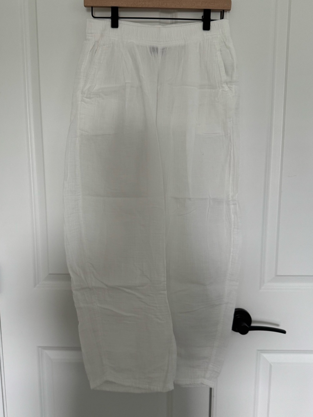 GAP Women’s White Relaxed Barrel Leg Guaze Pants